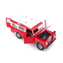 Load image into Gallery viewer, Land Rover Series II Red &amp; White (scale 1 : 24)