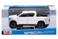Load image into Gallery viewer, Toyota Hilux (white) (scale 1 : 27)