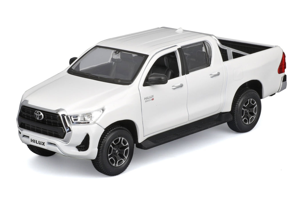Toyota Hilux (white) (scale 1 : 27)