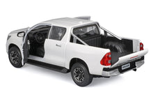Load image into Gallery viewer, Toyota Hilux (white) (scale 1 : 27)