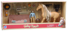 Load image into Gallery viewer, Valley Ranch Horse Family Set with Figure (scale 1 : 9)