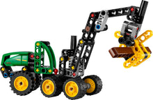 Load image into Gallery viewer, 42218 John Deere 1470H Wheeled Harvester Technic