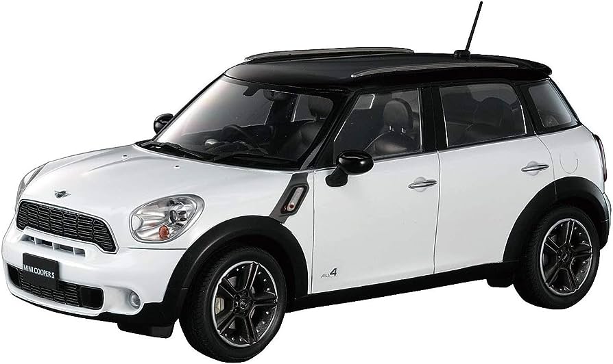 2011 Mini Cooper S Countryman White (scale 1 : 24)