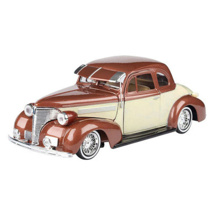 Chevrolet Coupe Get Low Brown/Cream 1939 (scale 1 : 24)