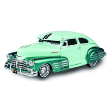 Load image into Gallery viewer, Chevrolet Aerosedan Fleetline Get Low Green 1948 (scale 1:24)