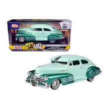 Load image into Gallery viewer, Chevrolet Aerosedan Fleetline Get Low Green 1948 (scale 1:24)