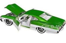Load image into Gallery viewer, Chev Impala SS Candy Green &amp; White (scale 1 : 24)