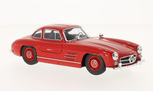 Load image into Gallery viewer, Mercedes Benz 300 SL Red (scale 1 : 24)