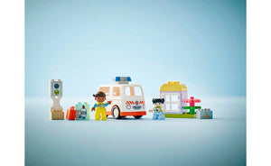 10447 Ambulance & Driver Duplo